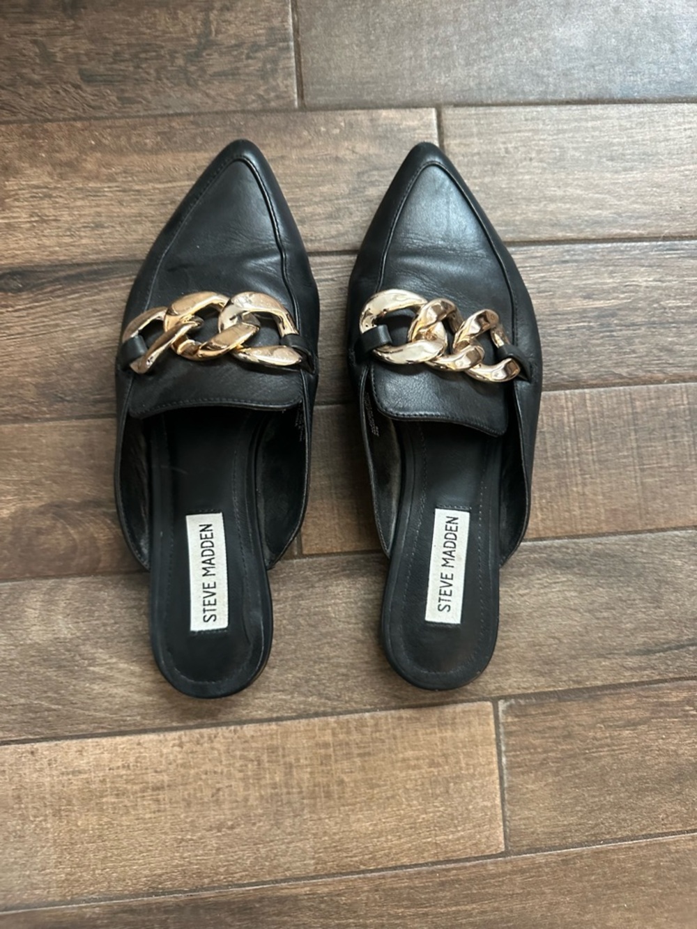 Steve Madden Black Pointed Leather Mules with Gold Chain